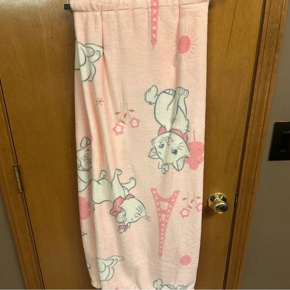 NWT Disney Aristocats Marie Eiffel Tower Plush
Soft Throw Blanket 50"×70" Pink - Picture 2 of 5